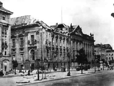 Zerstörtes Dach, 1943