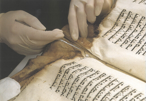 Restaurierung der Erfurter Bibel Restaurierung der Erfurter Bibel