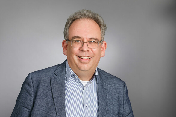 Dr. Roland Schmidt-Hensel, Stellvertretender Leiter der Abteilung Musik 