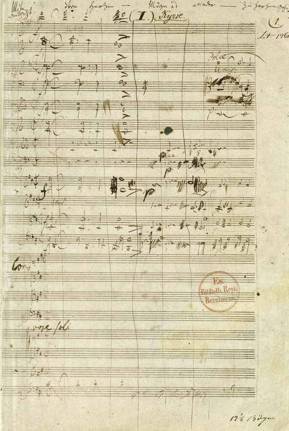 Bild zeigt: "Kyrie" aus der "Missa solemnis" op. 123, Bl. 1r. Am Kopf Beethovens Motto "Von Herzen - Möge es wieder - Zu Herzen gehn!" (Mus.ms.autogr. L. v. Beethoven 1)