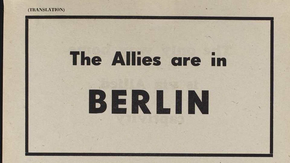 „The Allies are in BERLIN“. Flugblatt der alliierten Streitkräfte. April 1945 